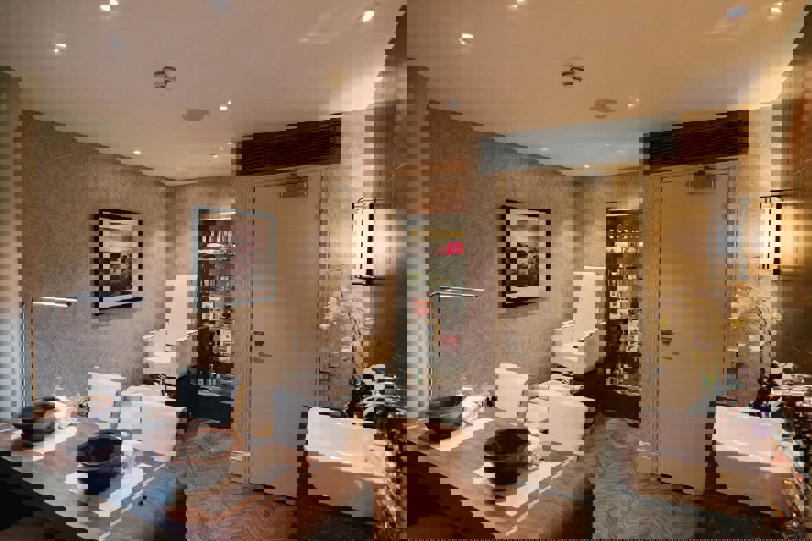 08.29 The Grand Hotel 0053 0983 Min