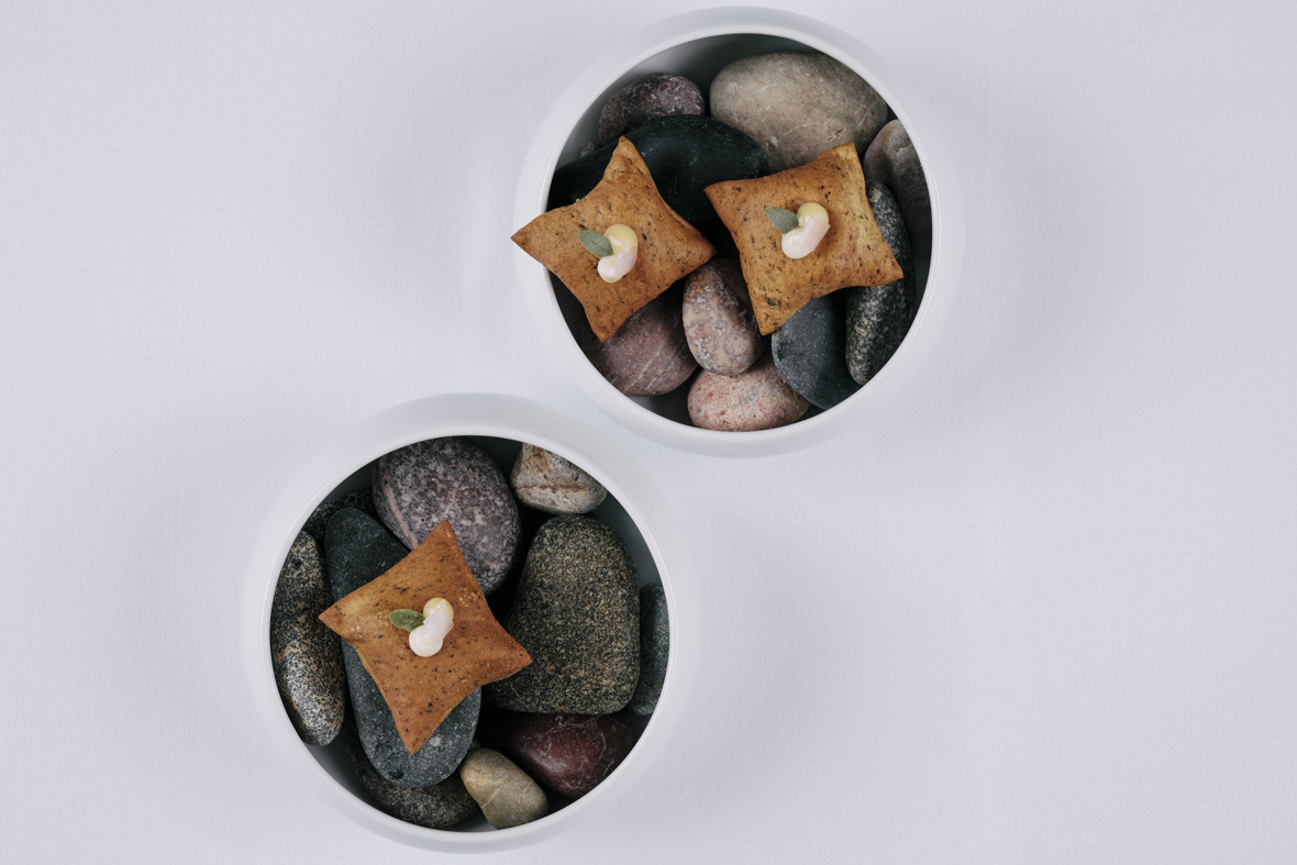 Lavosh Cracker, Seabream Tartar And Textures Of Shallot (4)